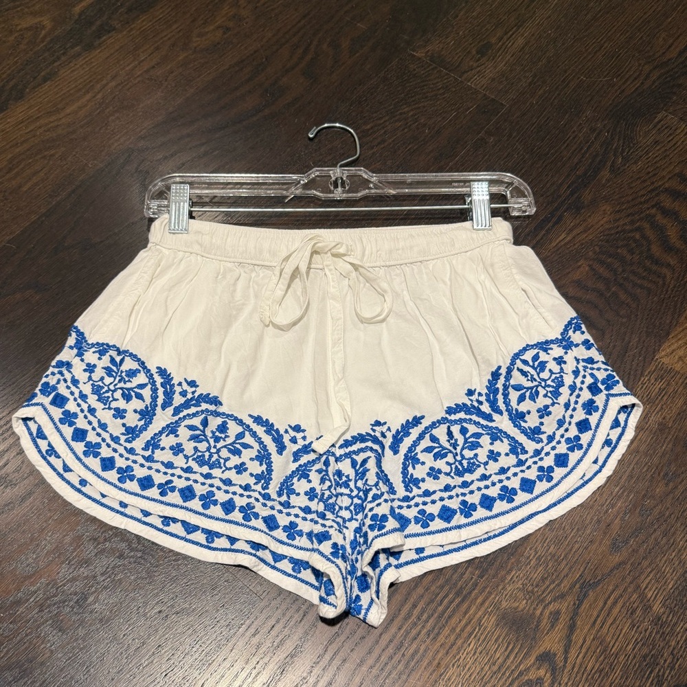 Abercrombie & Fitch Cream and Blue Embroidered Shorts